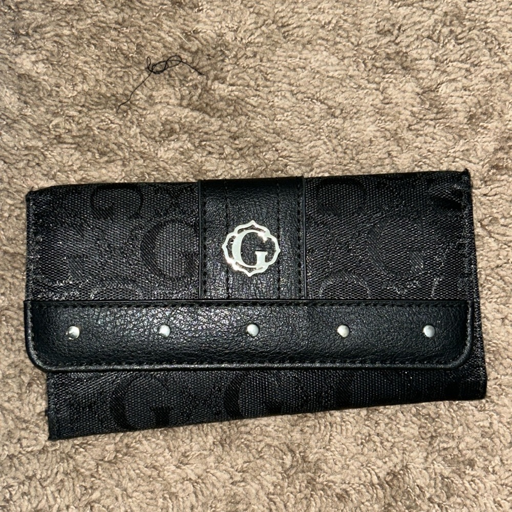 Guess Wallet Trifold Clutch Slim Snap Closure All over Logo Faux Leather